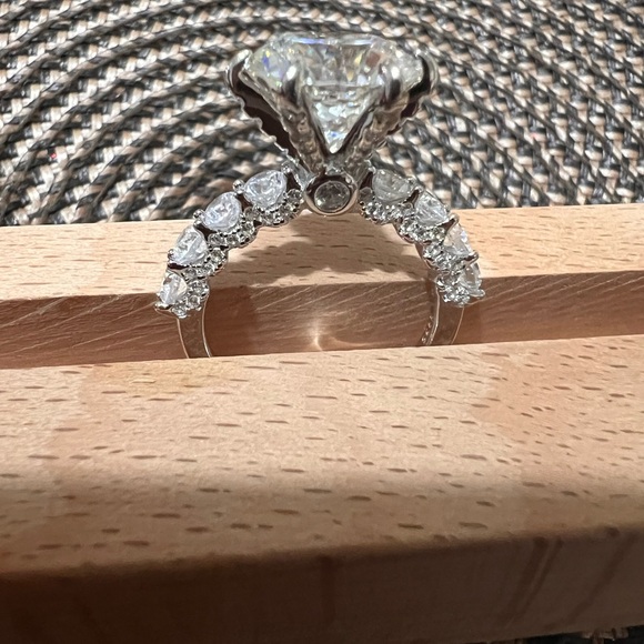 Moissanite Ring, 5ct size 8 - Picture 4 of 9